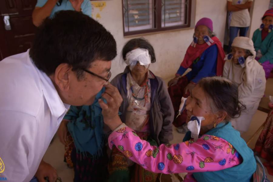 Dr Sanduk Ruit The Gift of Sight